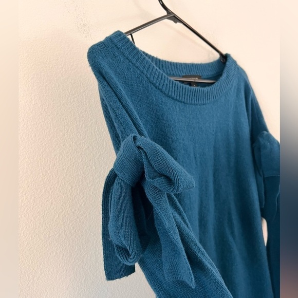 Ann Taylor Wool Blend Teal Blue Sleeve Bow Crewneck Pullover Sweater Medium - Picture 3 of 16